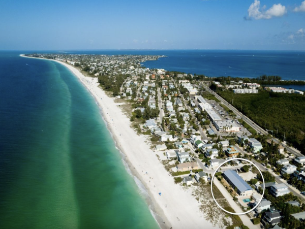 Holmes Beach 2 Bedroom Beach Front Vacation Rental Sleeps 4